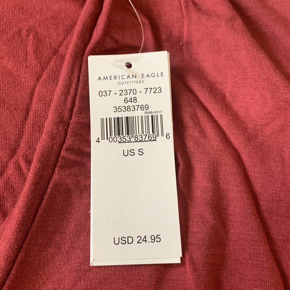 Soft basic wine colored tee - Picture 3 of 3